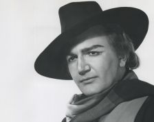 Giorgio Tozzi as Colline in Puccini's La bohème (photo: Met Opera Archives) Giorgio Tozzi as Colline in Puccini's La bohème (photo: Met Opera Archives)