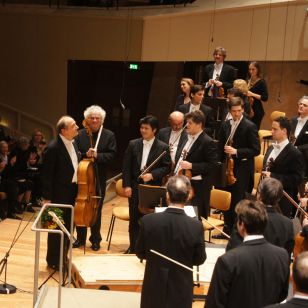 Cellist Miklós Perényi performed Lutosławski’s Cello Concerto with the Berlin Philharmonic conducted by Sir Simon Rattle Lutosławski's Cello Concerto